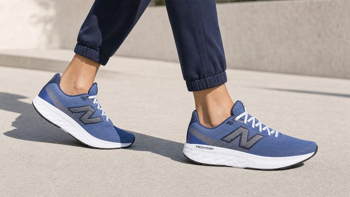 Zapatillas de running/senderismo para mujer New Balance M52028X de horma ancha - Fresh Foam in azul marino/blanco - Image 1
