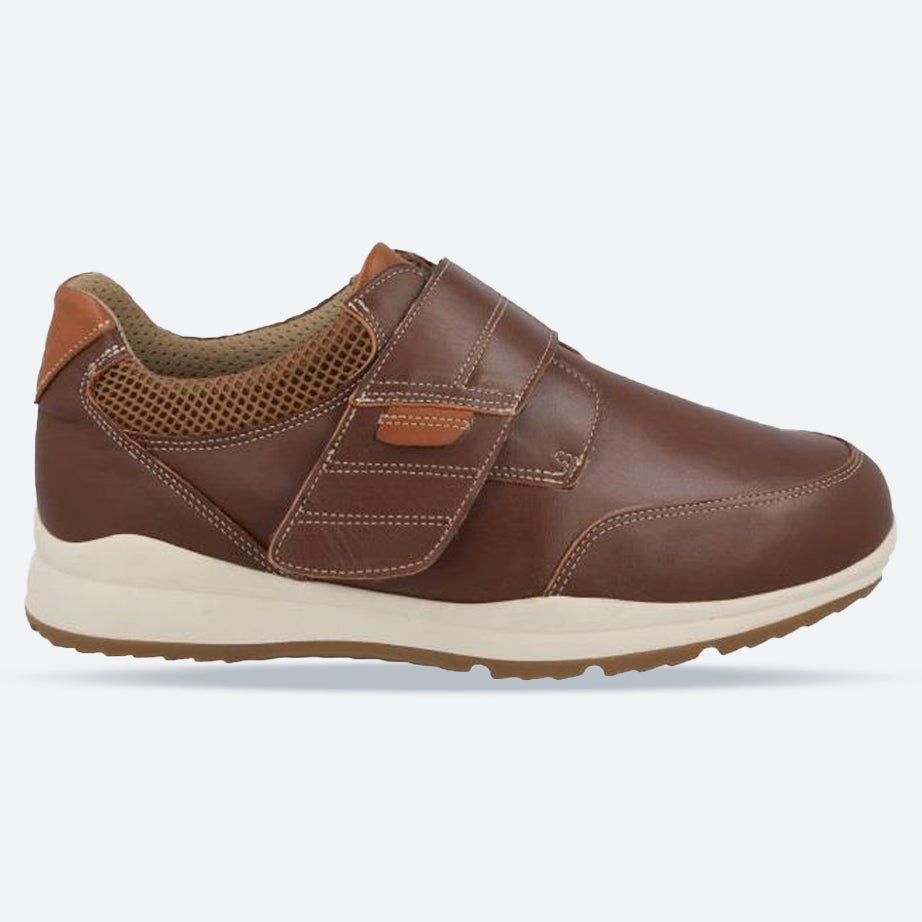 Zapatos DB Darwin de corte ancho para hombre in Negro - Image 16