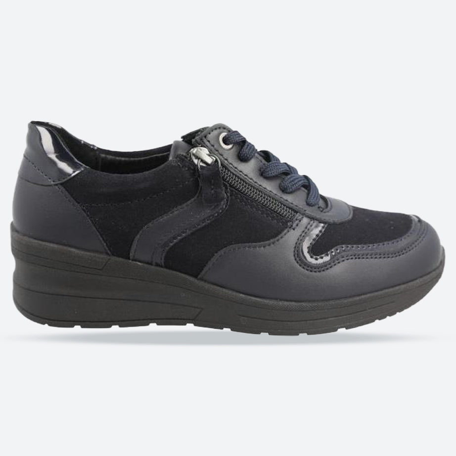 Zapatillas DB Fleet de corte ancho para mujer in Charol negro arrugado / Piel de serpiente - Image 5