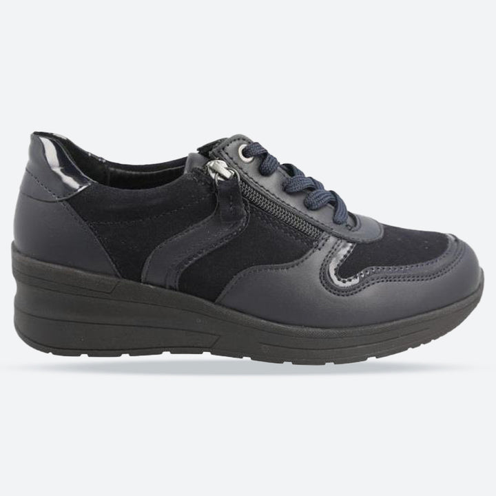 Zapatillas DB Fleet de corte ancho para mujer in Charol negro arrugado / Piel de serpiente - Image 1