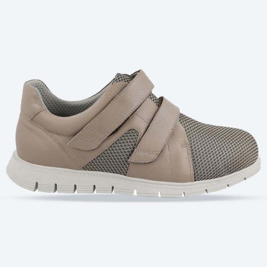 Zapatos DB Fraser de corte ancho para hombre in Negro - Image 16