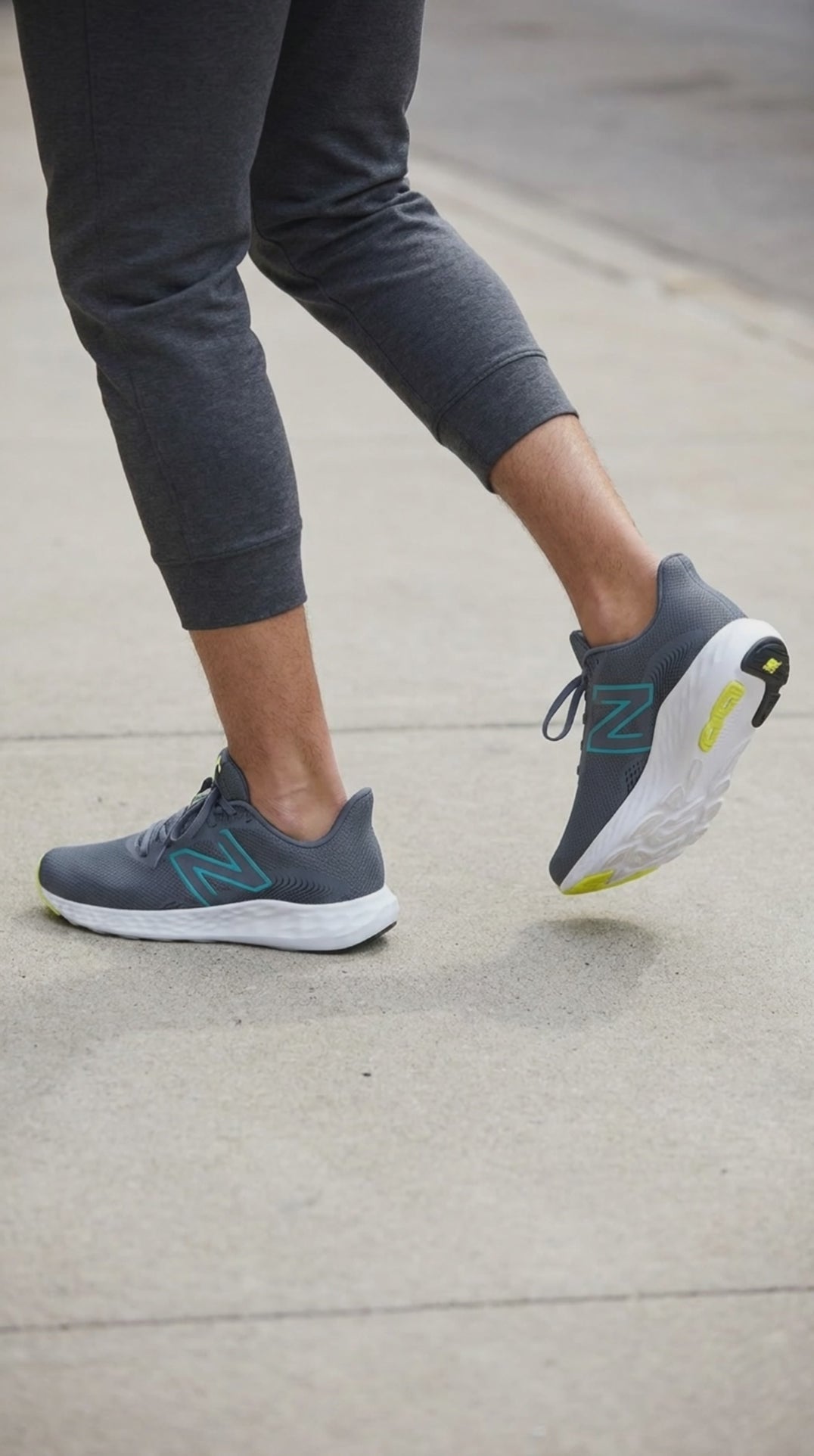 Zapatillas de andar/correr New Balance Dynasoft M41128A de hombre de ajuste ancho in Grafito - Image 3